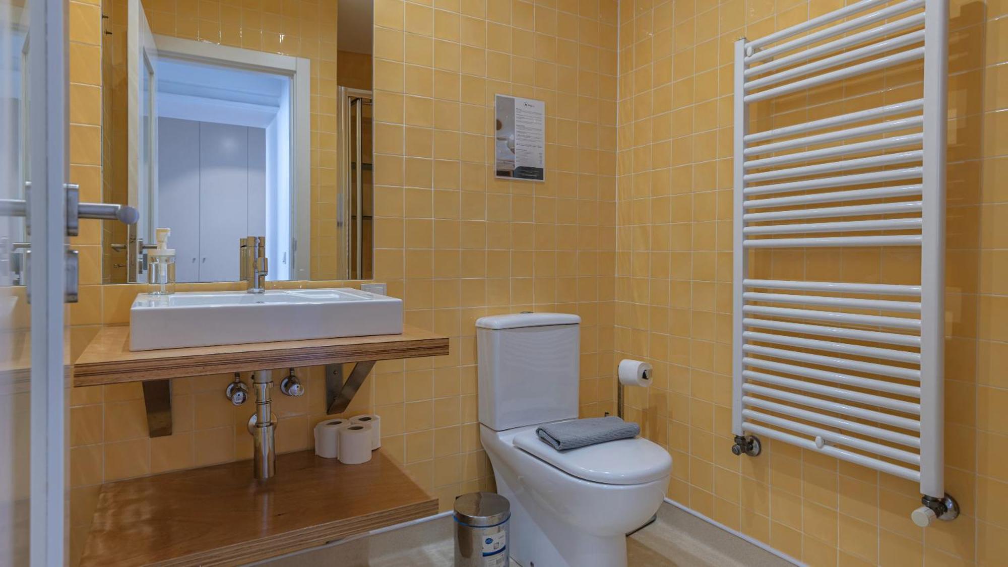 Lovelystay - Chiado 3bedroom Wonder Apartment Lissabon